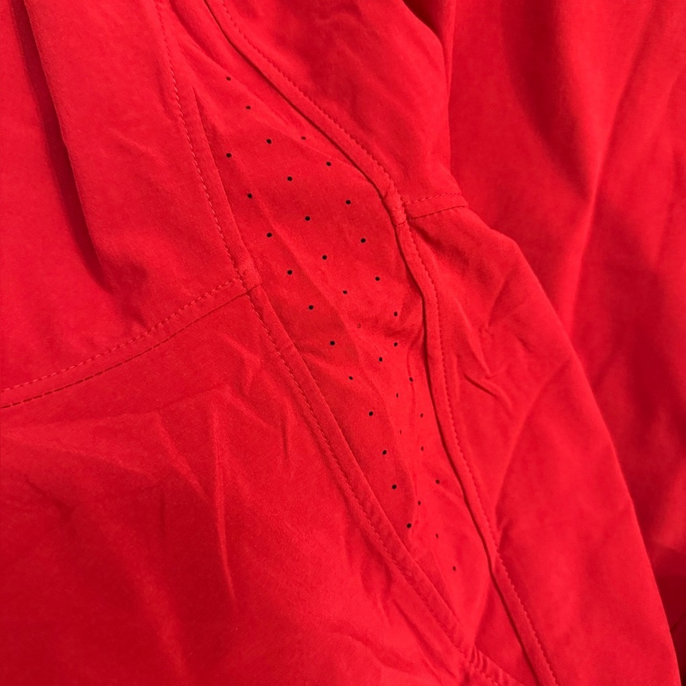 NWT Athleta Urbanite Featherweight
Stretch Button Up Shirt Top Red Plus Size 1X - Picture 11 of 11